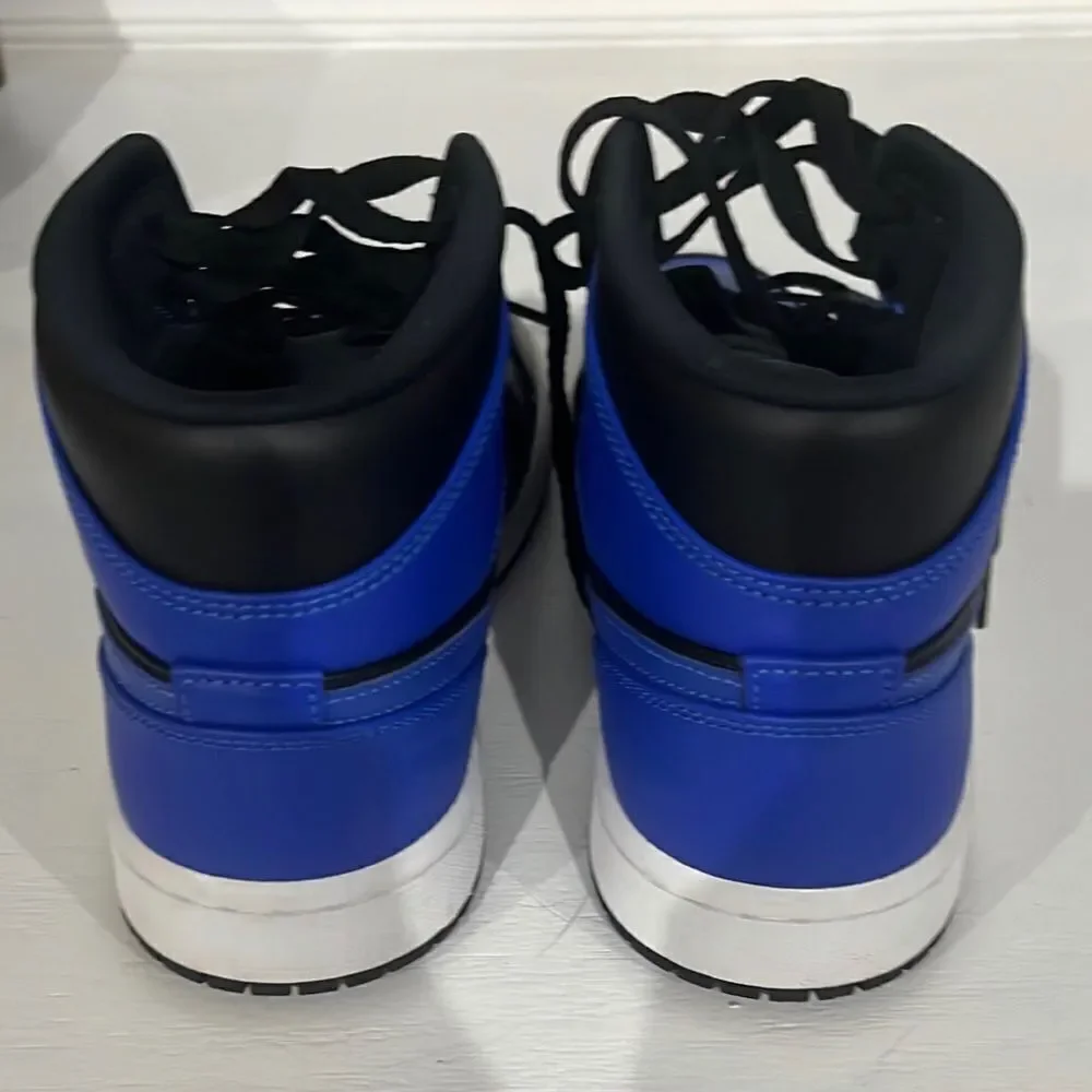 Air Jordan 1 Mid Hyper Royal Nike dunk yeezy